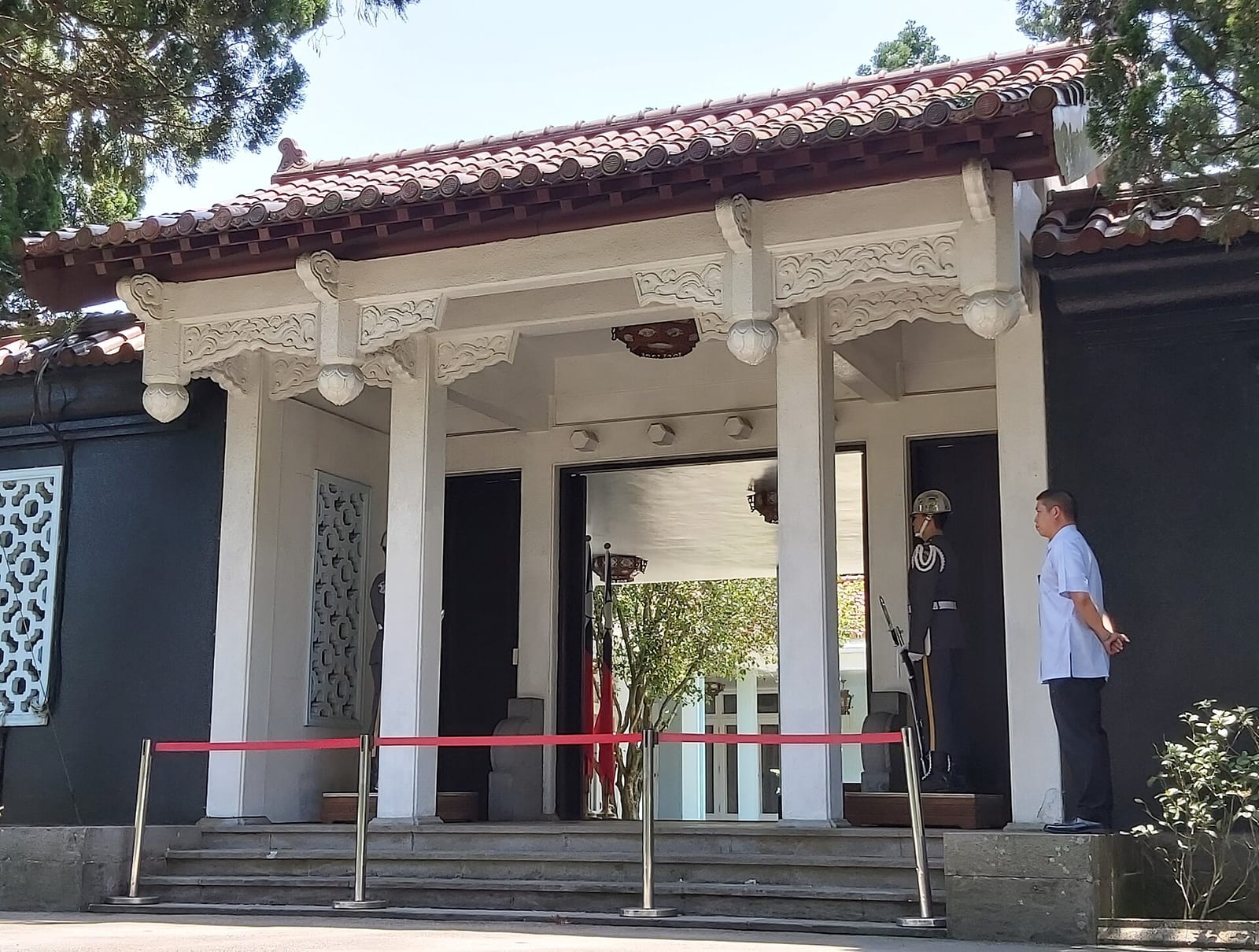 大溪陵寢大門與站崗憲兵